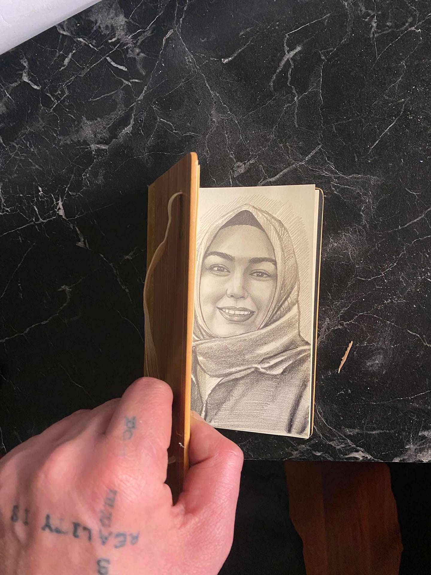 Karakalem Portre,Sevgili Hediye İstanbul ,ankara,cankaya,sinzcan karakalem,kızılay karakalem,armada karakalem,ankamal karakalem,karikatür,karakalem,ankara,ankara karakalem,draw,art,sanat,resim,galeri,reesim galeri,yağlıboya,kızılay fiyat listesi,karakalem fiyat listesi,el işçiliği,4